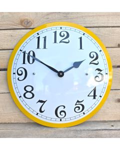 Horloge en émail blanc bord jaune