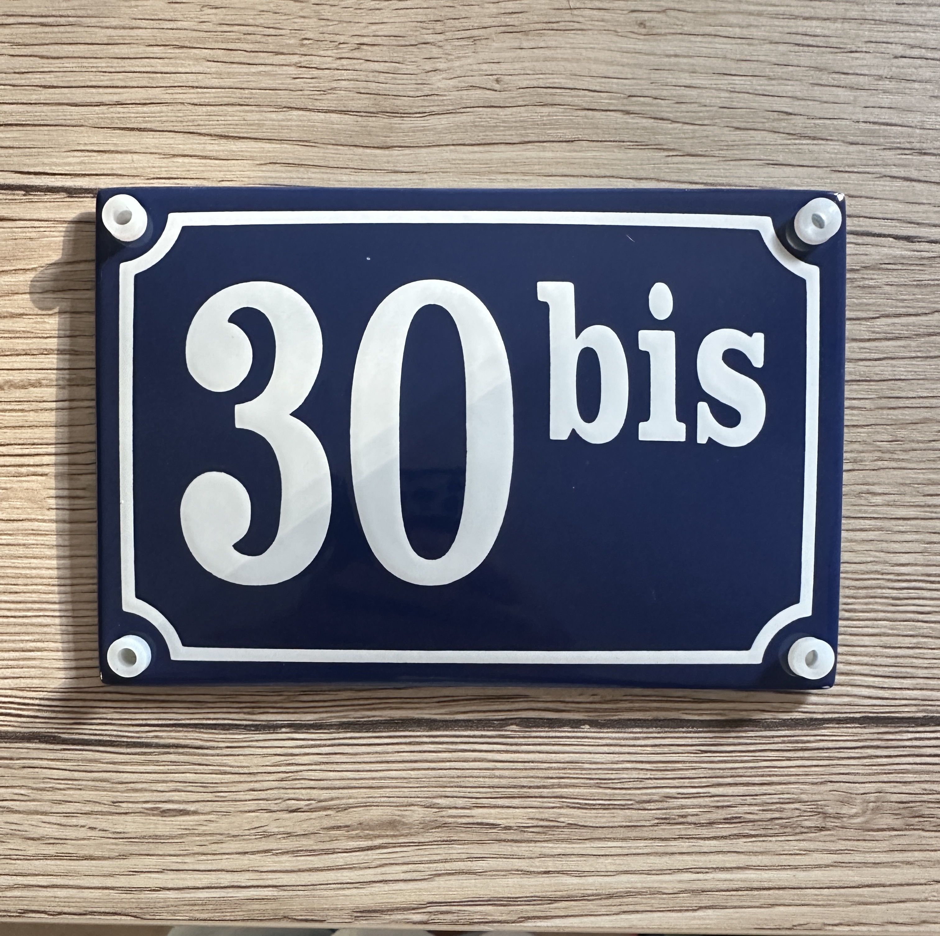 Numéro bombée avec cadre